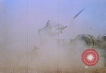 Standbild Artillerie Beschuss Iwo Jima, 1945, aus Sekunde 23 historischem Filmmaterial Videoclip 65675029326