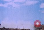 Standbild Artillerie Beschuss Iwo Jima, 1945, aus Sekunde 27 historischem Filmmaterial Videoclip 65675029326
