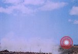 Standbild Artillerie Beschuss Iwo Jima, 1945, aus Sekunde 28 historischem Filmmaterial Videoclip 65675029326