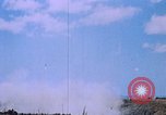 Standbild Artillerie Beschuss Iwo Jima, 1945, aus Sekunde 31 historischem Filmmaterial Videoclip 65675029326