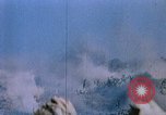 Standbild Artillerie Beschuss Iwo Jima, 1945, aus Sekunde 32 historischem Filmmaterial Videoclip 65675029326