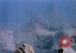 Standbild Artillerie Beschuss Iwo Jima, 1945, aus Sekunde 33 historischem Filmmaterial Videoclip 65675029326