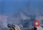 Standbild Artillerie Beschuss Iwo Jima, 1945, aus Sekunde 34 historischem Filmmaterial Videoclip 65675029326