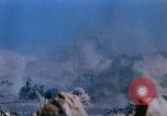 Standbild Artillerie Beschuss Iwo Jima, 1945, aus Sekunde 35 historischem Filmmaterial Videoclip 65675029326