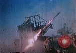 Standbild Artillerie Beschuss Iwo Jima, 1945, aus Sekunde 38 historischem Filmmaterial Videoclip 65675029326