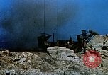 Standbild Artillerie Beschuss Iwo Jima, 1945, aus Sekunde 40 historischem Filmmaterial Videoclip 65675029326