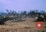 Standbild Artillerie Beschuss Iwo Jima, 1945, aus Sekunde 44 historischem Filmmaterial Videoclip 65675029326