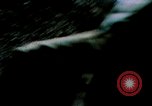Standbild Artillerie Beschuss Iwo Jima, 1945, aus Sekunde 55 historischem Filmmaterial Videoclip 65675029326
