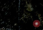 Standbild Artillerie Beschuss Iwo Jima, 1945, aus Sekunde 56 historischem Filmmaterial Videoclip 65675029326