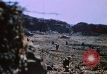 Standbild Artillerie Beschuss Iwo Jima, 1945, aus Sekunde 61 historischem Filmmaterial Videoclip 65675029326