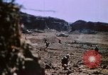 Standbild Artillerie Beschuss Iwo Jima, 1945, aus Sekunde 62 historischem Filmmaterial Videoclip 65675029326