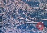 Standbild Flammenwerfer Iwo Jima, 1945, aus Sekunde 18 historischem Filmmaterial Videoclip 65675029327