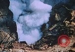 Standbild Flammenwerfer Iwo Jima, 1945, aus Sekunde 44 historischem Filmmaterial Videoclip 65675029327