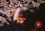 Standbild Flammenwerfer Iwo Jima, 1945, aus Sekunde 61 historischem Filmmaterial Videoclip 65675029327