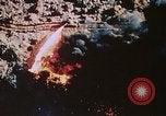 Standbild Flammenwerfer Iwo Jima, 1945, aus Sekunde 62 historischem Filmmaterial Videoclip 65675029327