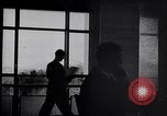 Standbild Rechtliche Hinweise Genf Schweiz, 1937, aus Sekunde 3 historischem Filmmaterial Videoclip 65675029404