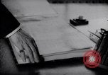 Standbild Rechtliche Hinweise Genf Schweiz, 1937, aus Sekunde 28 historischem Filmmaterial Videoclip 65675029404