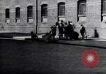 Standbild Slums in England Hong Kong Hafen und Drogen Vereinigtes Königreich, 1937, aus Sekunde 11 historischem Filmmaterial Videoclip 65675029409