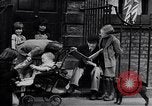Standbild Slums in England Hong Kong Hafen und Drogen Vereinigtes Königreich, 1937, aus Sekunde 17 historischem Filmmaterial Videoclip 65675029409