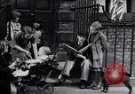 Standbild Slums in England Hong Kong Hafen und Drogen Vereinigtes Königreich, 1937, aus Sekunde 21 historischem Filmmaterial Videoclip 65675029409