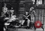 Standbild Slums in England Hong Kong Hafen und Drogen Vereinigtes Königreich, 1937, aus Sekunde 22 historischem Filmmaterial Videoclip 65675029409