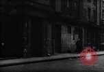 Standbild Slums in England Hong Kong Hafen und Drogen Vereinigtes Königreich, 1937, aus Sekunde 58 historischem Filmmaterial Videoclip 65675029409
