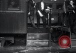 Standbild Hauptwasserleitung platzt Chicago Illinois USA, 1936, aus Sekunde 26 historischem Filmmaterial Videoclip 65675029431