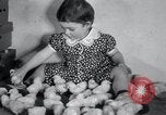 Standbild Küken Lansdale Pennsylvania USA, 1937, aus Sekunde 22 historischem Filmmaterial Videoclip 65675029441
