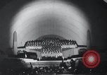 Standbild Ostern feiern Hollywood Los Angeles California USA, 1937, aus Sekunde 15 historischem Filmmaterial Videoclip 65675029448