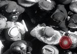 Standbild Ostern fashion parade New York United States USA, 1937, aus Sekunde 29 historischem Filmmaterial Videoclip 65675029450