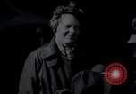 Image Amelia Earhart enregistrement vol solo Oakland California USA, 1935, de la seconde 17 séquences d'archives historiques vidéo 65675029459