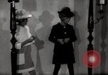 Immagine di Sera mini abiti Parigi Francia, 1967, secondo 9 filmato di repertorio 65675029473