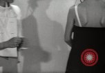 Immagine di Sera mini abiti Parigi Francia, 1967, secondo 17 filmato di repertorio 65675029473
