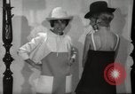 Immagine di Sera mini abiti Parigi Francia, 1967, secondo 20 filmato di repertorio 65675029473