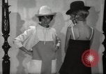 Immagine di Sera mini abiti Parigi Francia, 1967, secondo 21 filmato di repertorio 65675029473