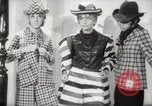 Immagine di Sera mini abiti Parigi Francia, 1967, secondo 34 filmato di repertorio 65675029473