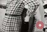 Immagine di Sera mini abiti Parigi Francia, 1967, secondo 38 filmato di repertorio 65675029473