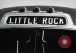 Immagine di Viste dal bus in movimento di Little Rock Arkansas Little Rock Arkansas USA, 1963, secondo 16 filmato di repertorio 65675029476