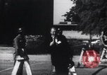 Standbild Arkansas National Guard unter Faubus blockieren Schule Integration Little Rock Arkansas USA, 1957, aus Sekunde 3 historischem Filmmaterial Videoclip 65675029477