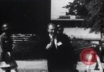 Standbild Arkansas National Guard unter Faubus blockieren Schule Integration Little Rock Arkansas USA, 1957, aus Sekunde 10 historischem Filmmaterial Videoclip 65675029477
