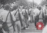 Standbild Arkansas National Guard unter Faubus blockieren Schule Integration Little Rock Arkansas USA, 1957, aus Sekunde 49 historischem Filmmaterial Videoclip 65675029477