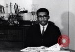 Image Daisy Bates et Ernest vert de Little Rock Nin Little Rock Arkansas USA, 1963, de la seconde 14 séquences d'archives historiques vidéo 65675029485