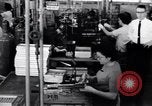 Immagine di La fabbrica della lampadina Little Rock Arkansas USA, 1963, secondo 22 filmato di repertorio 65675029487
