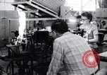 Immagine di La fabbrica della lampadina Little Rock Arkansas USA, 1963, secondo 42 filmato di repertorio 65675029487