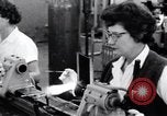 Immagine di La fabbrica della lampadina Little Rock Arkansas USA, 1963, secondo 47 filmato di repertorio 65675029487