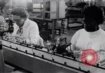 Immagine di La fabbrica della lampadina Little Rock Arkansas USA, 1963, secondo 50 filmato di repertorio 65675029487
