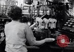 Immagine di La fabbrica della lampadina Little Rock Arkansas USA, 1963, secondo 56 filmato di repertorio 65675029487