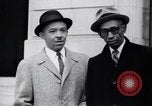 Image des hommes au palais de justice du Comté de Pulaski parler de droits civils Little Rock Arkansas USA, 1963, de la seconde 25 séquences d'archives historiques vidéo 65675029492