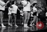 Image cheer leaders Little Rock Arkansas USA, 1963, de la seconde 22 séquences d'archives historiques vidéo 65675029493
