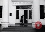 Standbild Ältere weiße Frau befürwortet Integration Little Rock Arkansas USA, 1968, aus Sekunde 5 historischem Filmmaterial Videoclip 65675029498